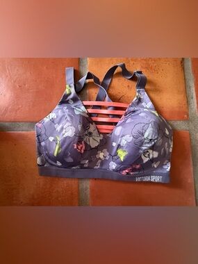 Victoria Secret Sports Bra 36DD